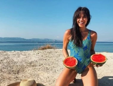 Τα… πέταξε όλα η Κόνι Μεταξά - Φωτογραφήθηκε γυμνή για καλό σκοπό! (φωτό)